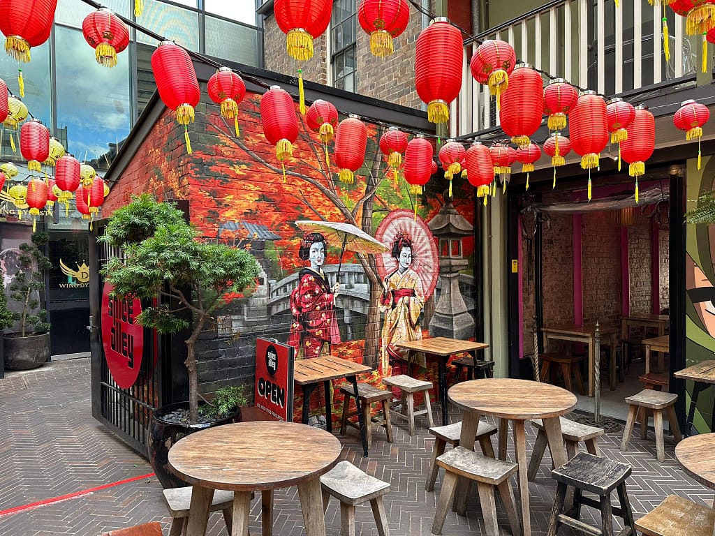 Mural of Geisha Girls in Spice Alley